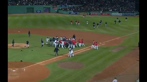 Dura pelea en la liga de Béisbol .